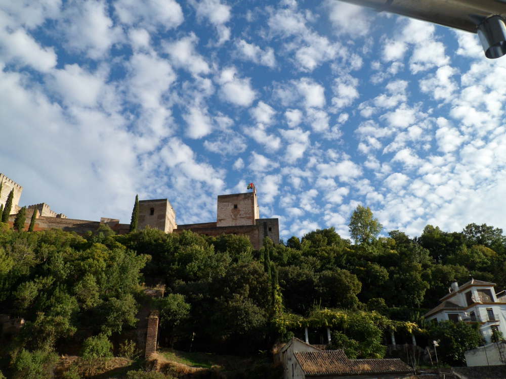 Vista de la Alhambra desde el Albayzín un día de nubes y claros (2013)