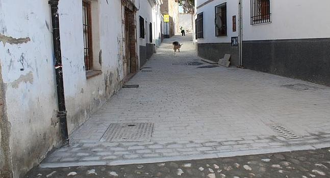 Obras de renovación del pavimento en el Callejón de San Cecilio 2013-2014