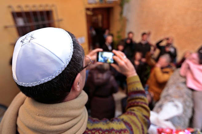  Turistas judíos de origen londinense celebran el Sabat en el Centro de la Memoria de Granada. M. RODRÍGUEZ 