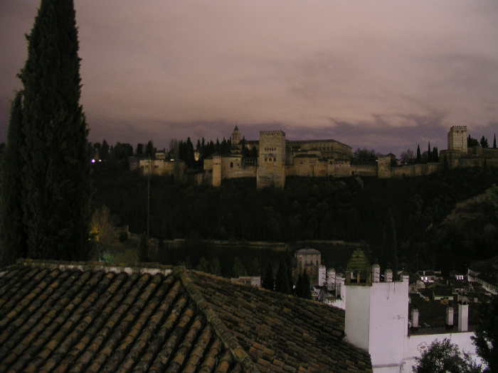 La Alhambra  sin iluminación durante "La Hora del Planeta" 2014