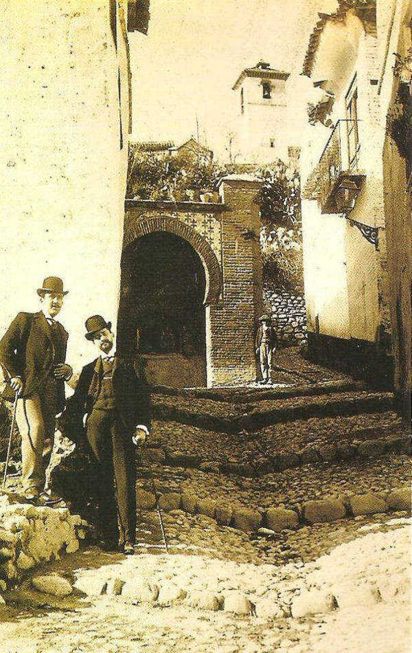 Aljibe de Trillo visto desde la placeta y la cuesta. 1920