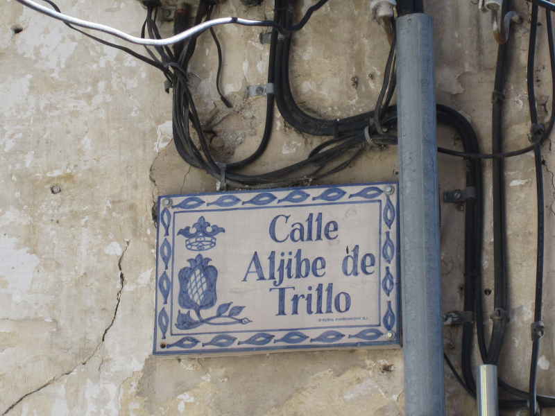 Placa cableada de la calle Aljibe de Trillo