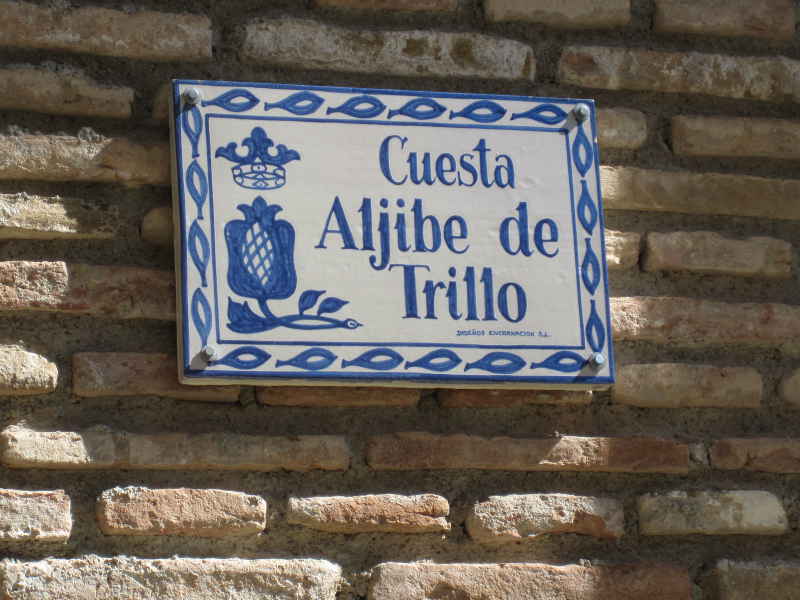 Placa de la Cuesta del Aljibe de Trillo. 2014