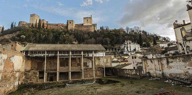 Lamentable estado del Maristán y vistas a la Alhambra. ID 2014