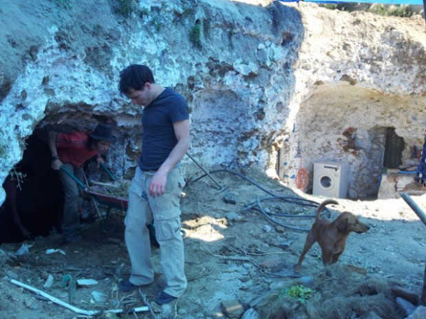 Acondicionamiento de las cuevas desalojadas por el Ayuntamiento en el Cerro del Aceituno RG2014