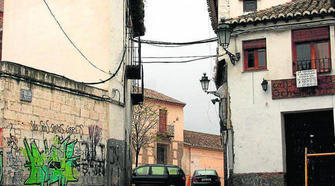 El denso cableado fue una de las críticas de Puentedura. Granada Hoy 2014