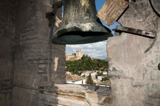 Vista de la Alcazaba de la Alhambra desde el alminar de San José. Foto: JESÚS OCHANDO