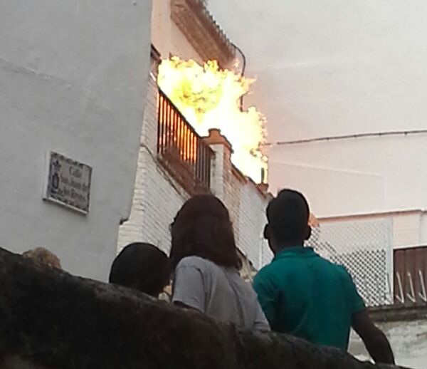 Las llamas alcanzaron gran altura pero no hubo heridos. Foto: Demi Avellaneda