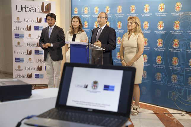Presentación delPlan de ayudas del Ayuntamiento de Almería para generar su "pequeño Albaicín" en la ladera de la Alcazaba. Foto Europa Press