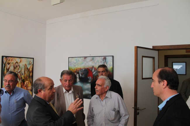 El alcalde de Granada, José Torres Hurtado, habla con el presidente de los Mayores del Albaicín, Antonio Ruiz. GiM 2014