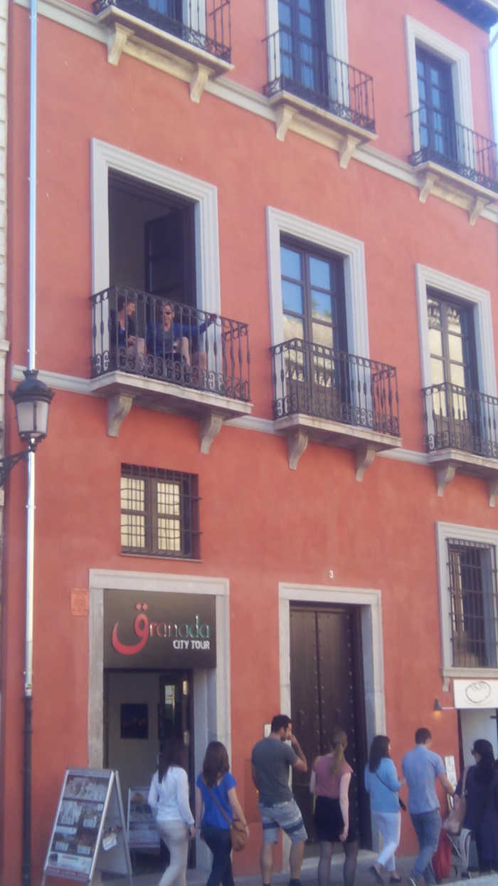 Apartamentos turísticos Carrera Darro funcionando cuando la solicitud está en periodo de información pública 2014