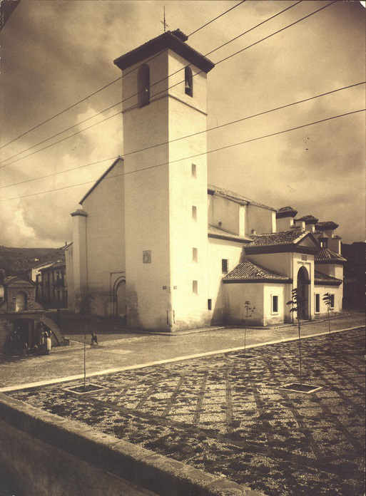 Iglesia de San Nicolás - Otra perspectiva del templo, ya restaurado (1947)