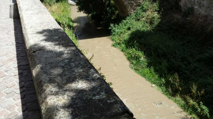 Río Darro con el agua embarrada. 2014