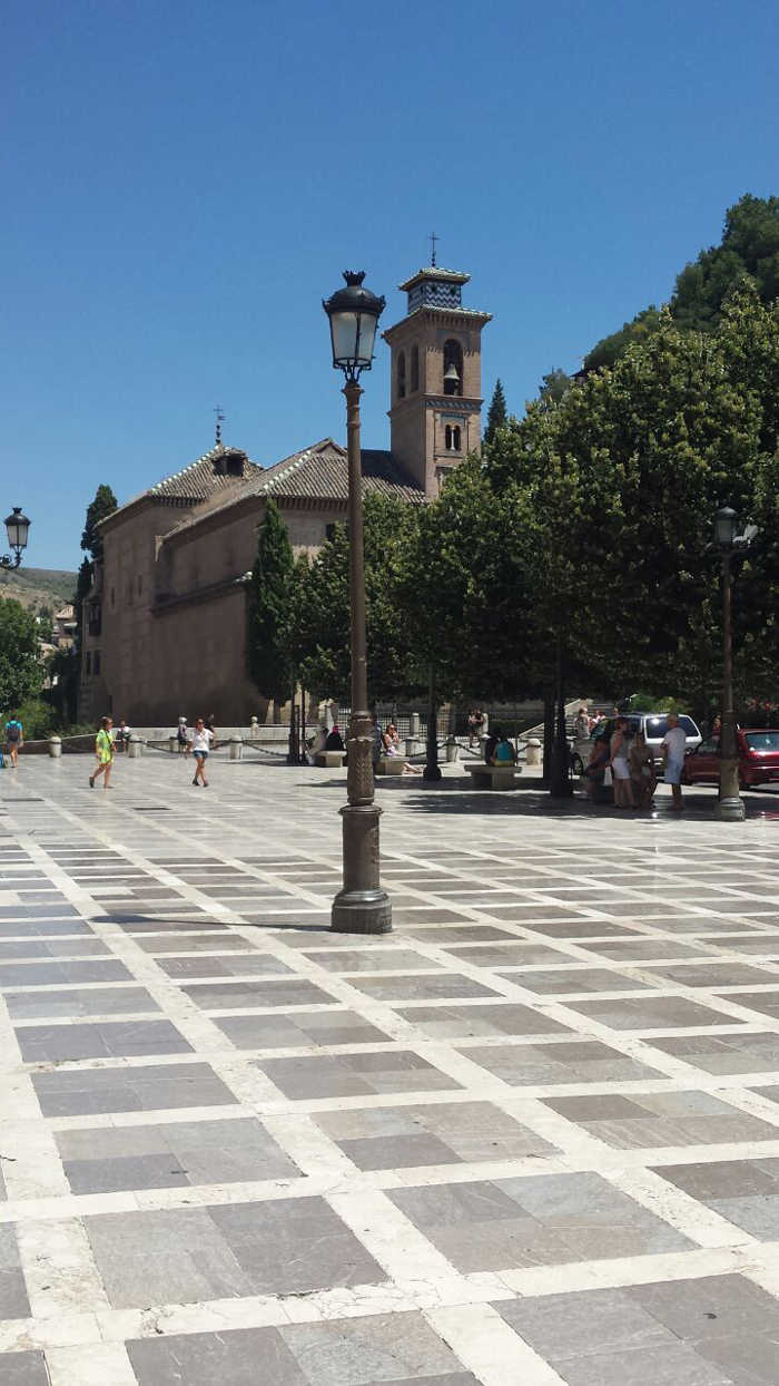Limpieza y reparación de farolas en Plaza Nueva. 2014
