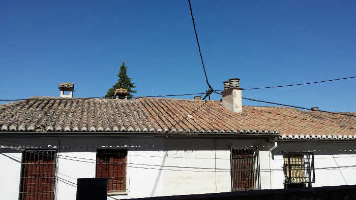 Cableado por los tejados de las casas Zenete 2014