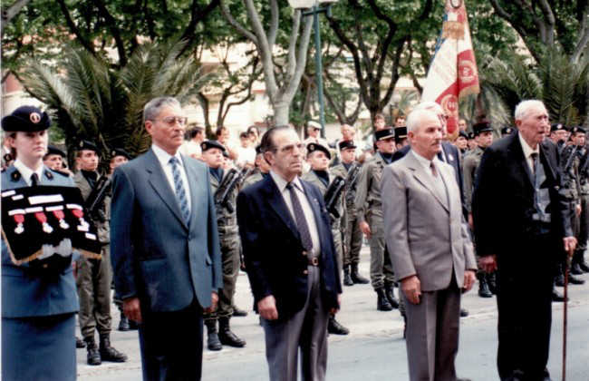 Ramón Gualda, en el centro, el día que fue nombrado Caballero de la Legión de Honor Francesa. GiM 2014