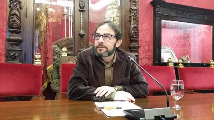 El concejal Miguel Ángel Fernández Madrid ha analizado la gestión del PP en el distrito Albaicín. Foto: aG