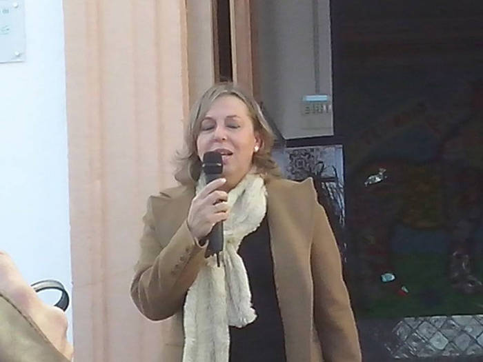 Presentación del acto por parte de la actual directora Isabel López  (Foto de Margarita Marín)
