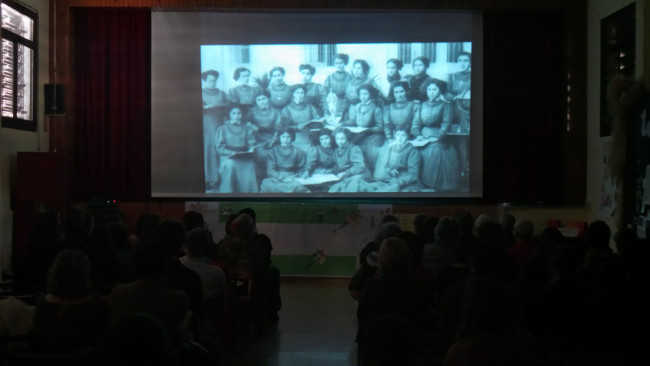 Un momento de la proyección del documental ‘Las maestras de la República’ en el colegio Gómez Moreno.