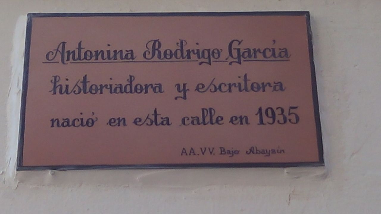 Placa a Antonina Rodrigo 20150417