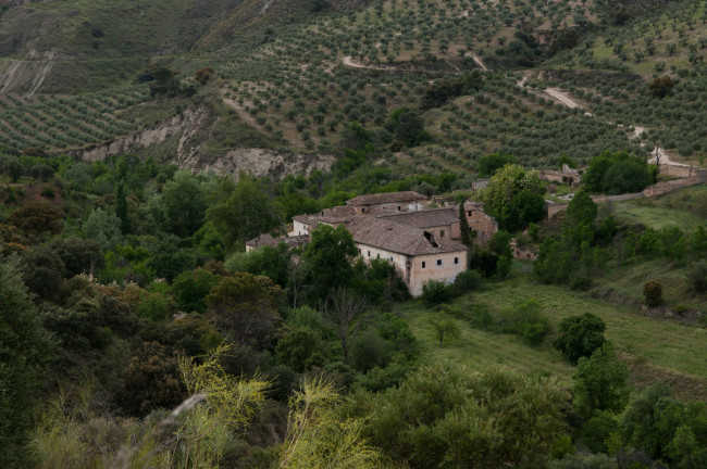 Imagen de la hacienda Jesús del Valle. Desde la distancia es visible su deterioro. Foto: Jesús Ochando