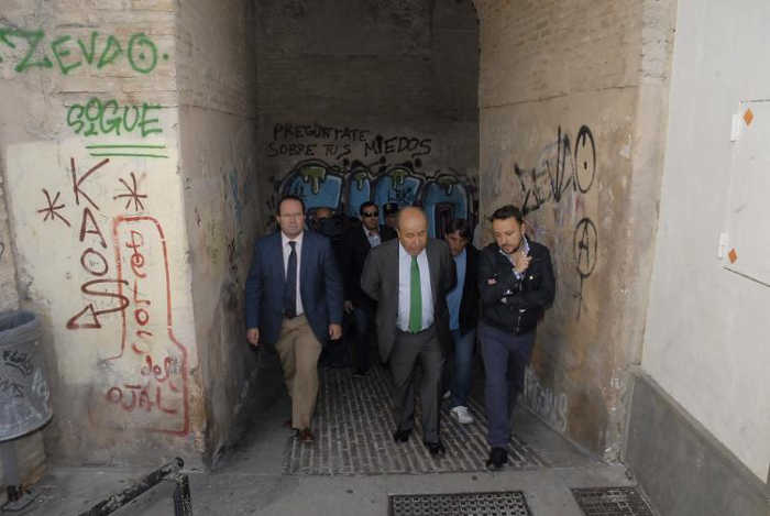 Alcalde visita Albayzin Arco de las Pesas IND 2015