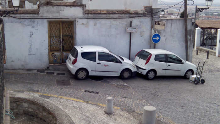Atasco Carril Lona 20150921 coches mal aparcados