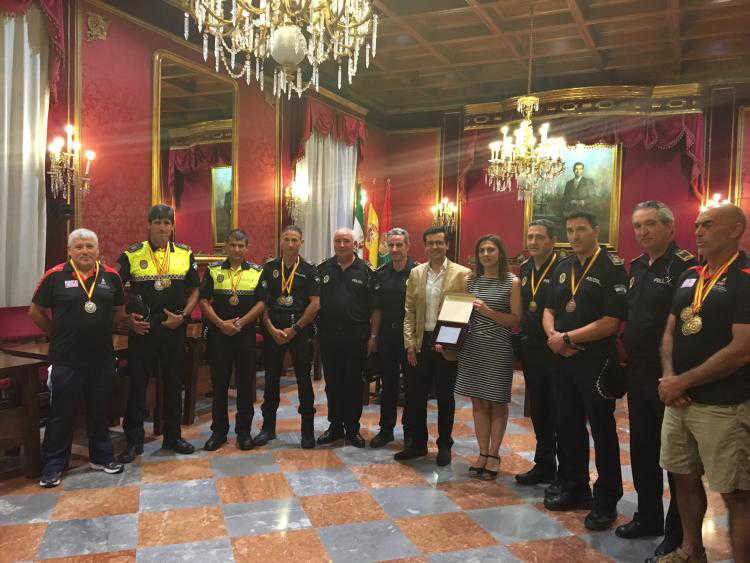 Moreno, segundo por la derecha, es el nuevo jefe de la Policía Local de Granada. J.ALGARRA/AYUNTAMIENTO