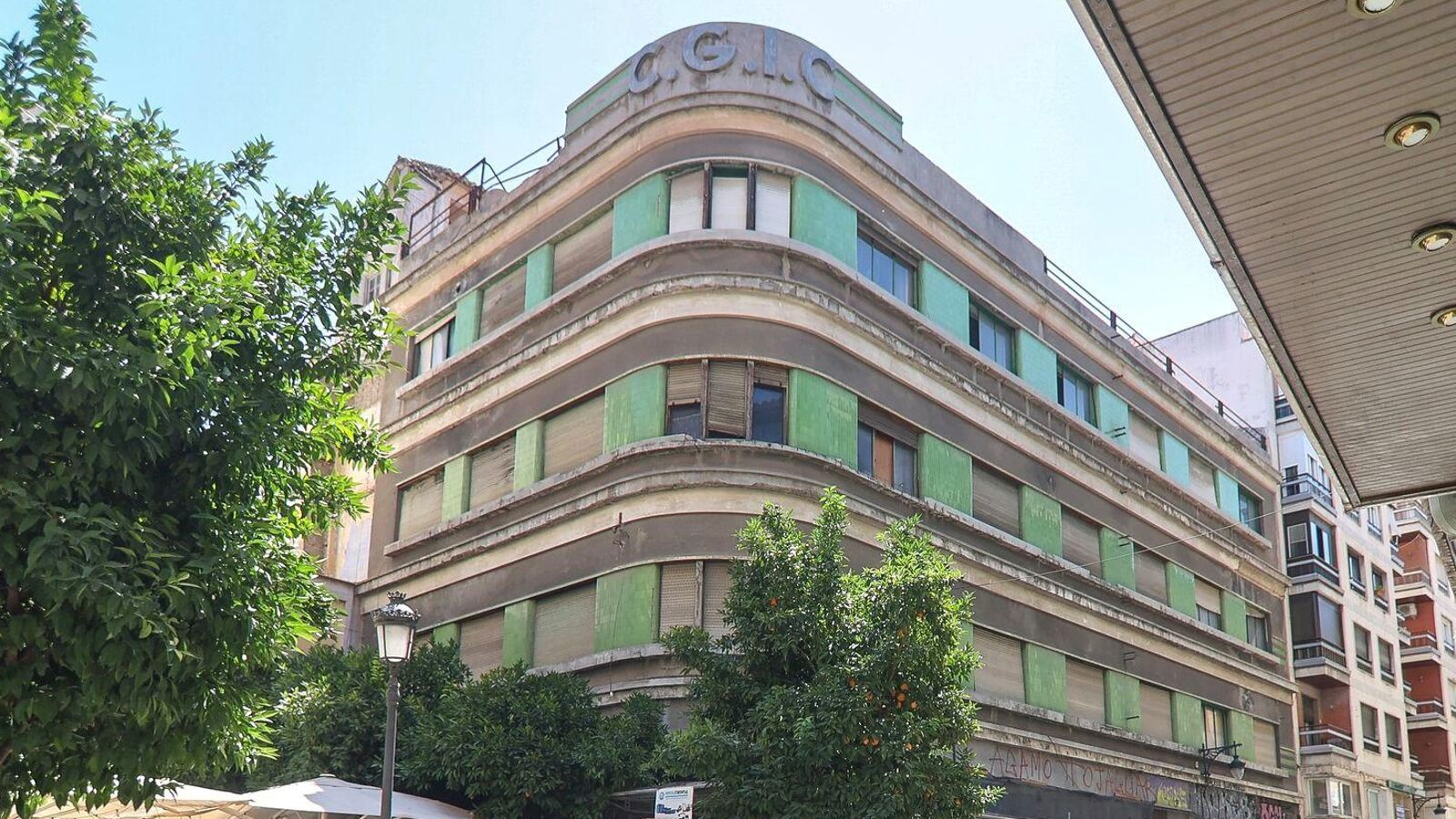 Edificio de la Compañía Granadina, en la calle Alhondiga, donde ya se prepara un hotel de cinco estrellas